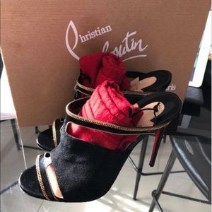 Special edition suede and gold chain